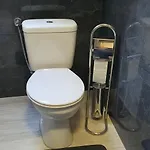 Sipos Vendég és *