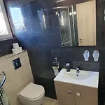 Sipos Vendég és *