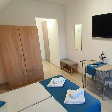 Sipos Vendeg Es Apartmanhaz 게스트하우스 Balatongyörök
