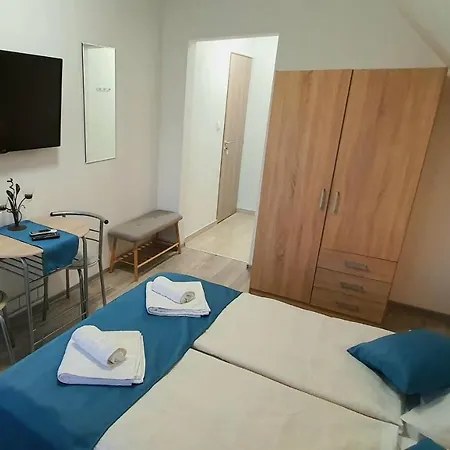 Sipos Vendeg Es Apartmanhaz 게스트하우스 *