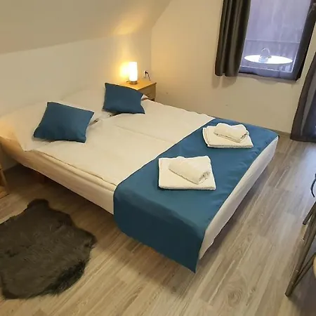 Sipos Vendeg Es Apartmanhaz 게스트하우스 Balatongyörök