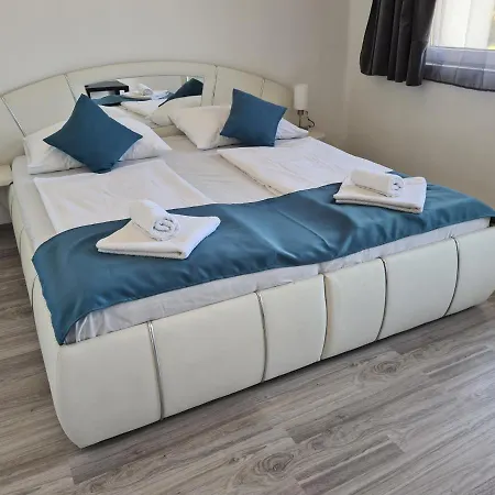 Sipos Vendeg Es Apartmanhaz 게스트하우스