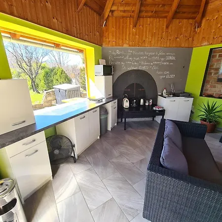 게스트하우스 Sipos Vendeg Es Apartmanhaz Balatongyörök