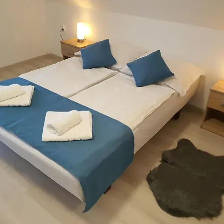 Sipos Vendeg Es Apartmanhaz